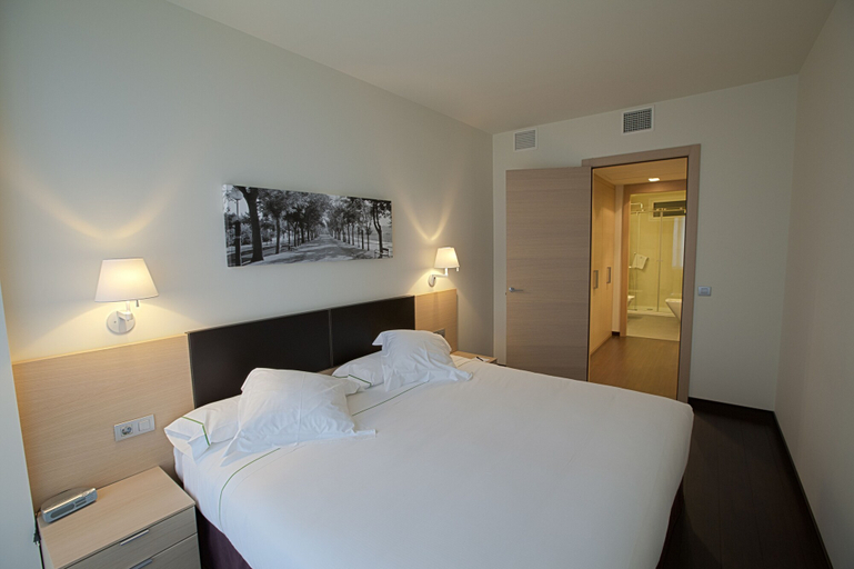 Bedroom 4, Hotel Jardines de Uleta Suites, Álava