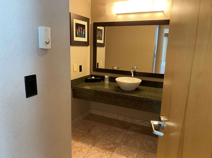 Bathroom 13
