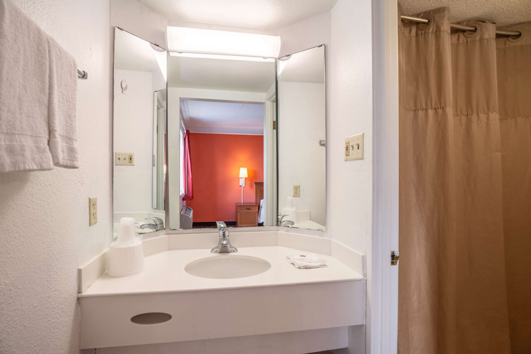 Bathroom 8