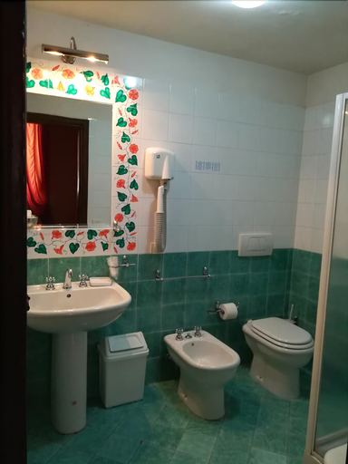 Bathroom 3, Corte dei Nobili, Lucca