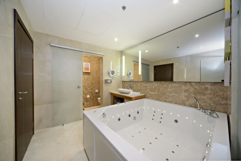 Bathroom 5, Holiday Inn Moscow Seligerskaya, Northern