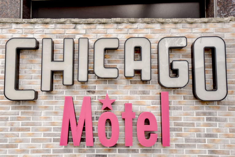 Chicago Motel, Jung