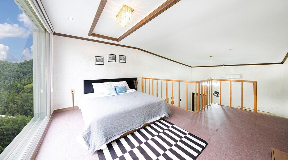 Bedroom 3, Kkoristar Pool and Spa Pension, Gapyeong