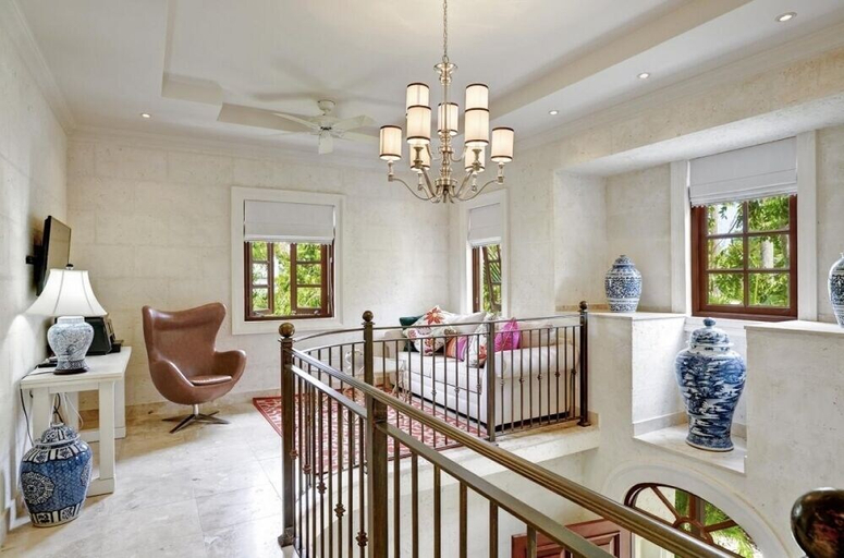 Public Area, Claridges 10