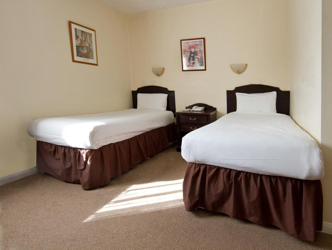 Bedroom 3, Almondsbury Interchange Hotel, South Gloucestershire