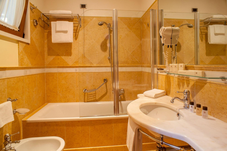 Bathroom 4, Piranesi Palazzo Nainer, Rome