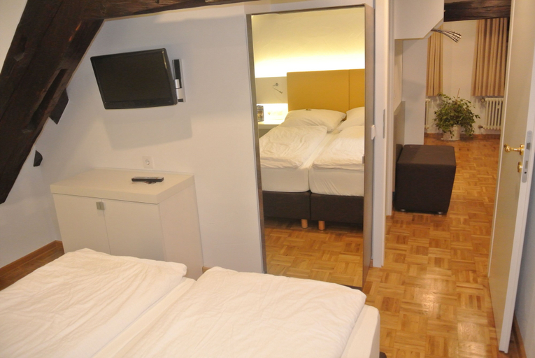 Bedroom 3, Hotel-Restaurant Goldenes Lamm, Ansbach
