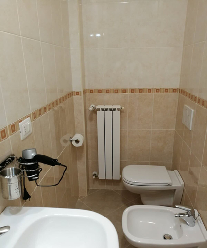 Bathroom 3, bariairport, Bari