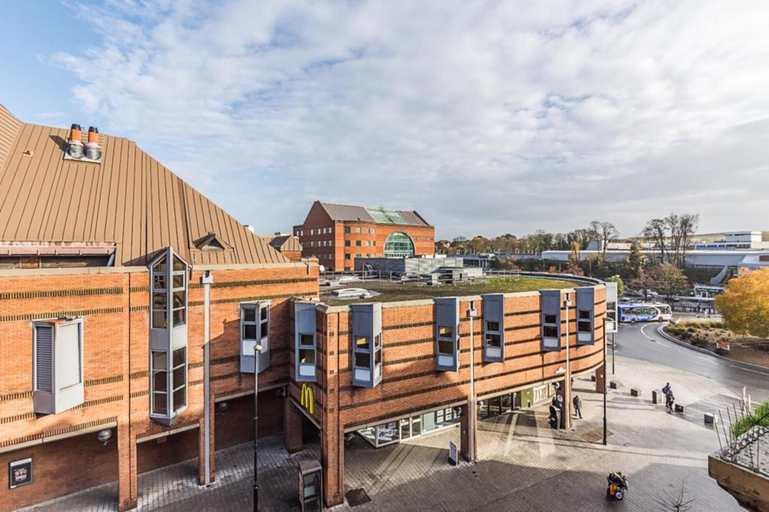 Exterior & Views, Luxurious Modern One Bedroom Apartment, Surrey