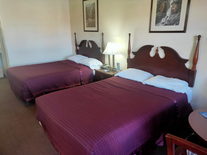 Bedroom 3, El Rancho Motel, Pulaski
