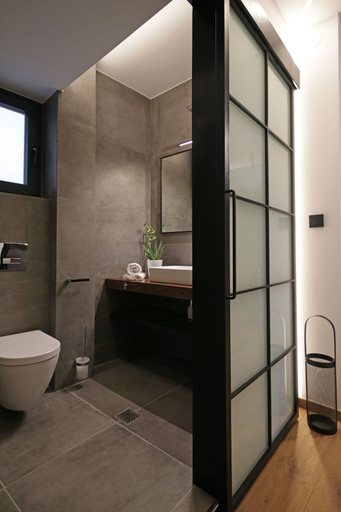 Bathroom 5, Tom's Bachelor Pad, Central Macedonia