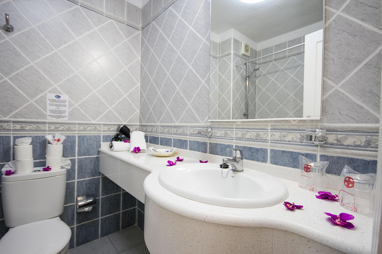 Bathroom 5, Club El Marques, Santa Cruz de Tenerife