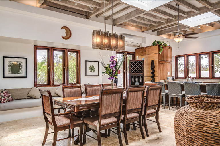Food & Drinks, Villa Waves