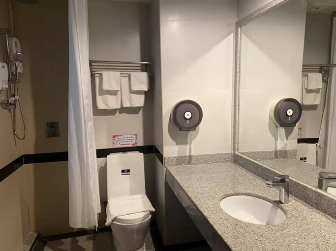 Bathroom, Accustay Hotel, Pattaya