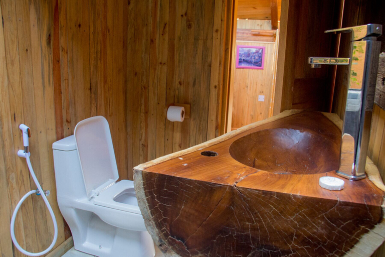 Bathroom 4, Nile Front Cottages, Jinja