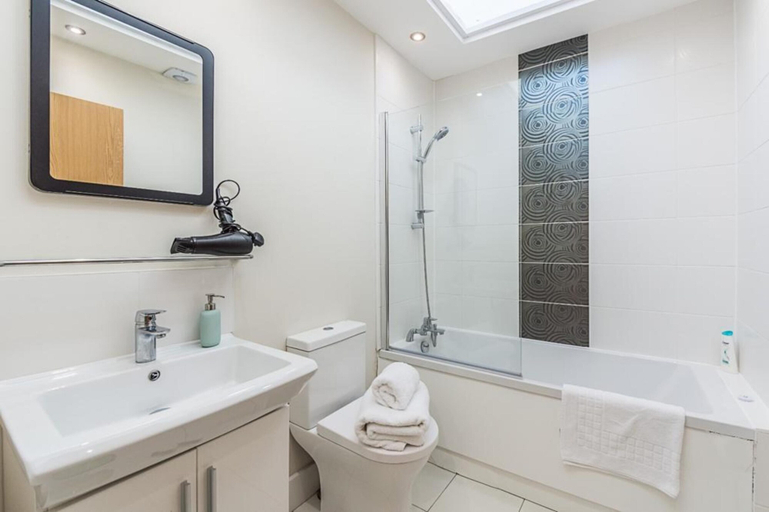 Bathroom 4, Luxurious Modern One Bedroom Apartment, Surrey