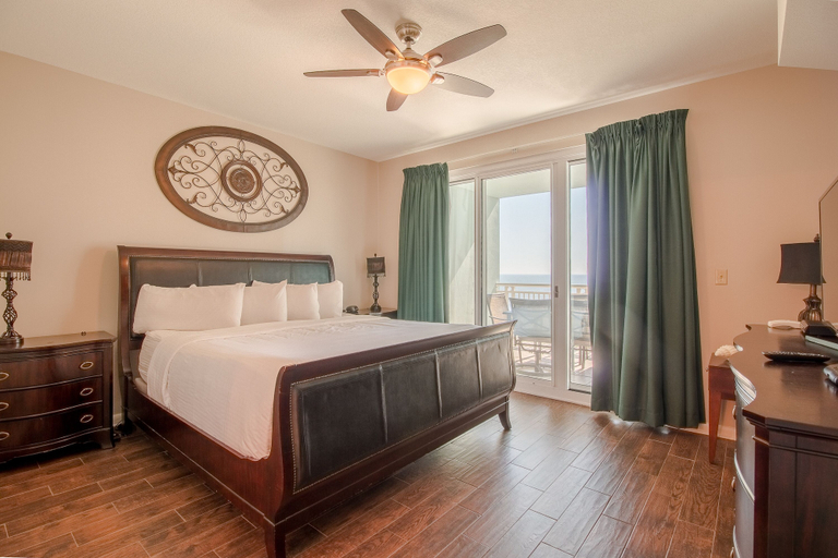 Bedroom 2, Legacy I 808, Harrison