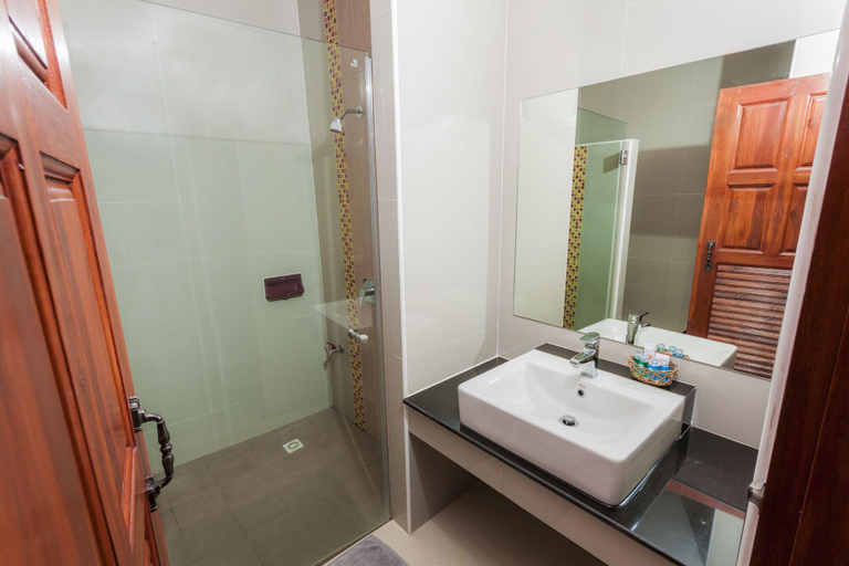Bathroom 5, Pimann Inn Hotel, Muang Chiang Rai