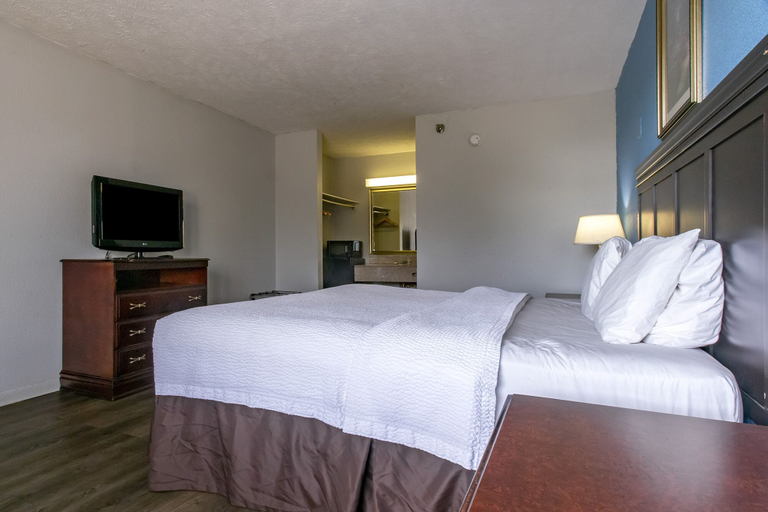 Bedroom 3, Oak Tree Inn, Noxubee