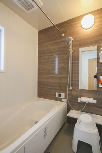Bathroom 4, Comfort Miyabi No1, Yomitan