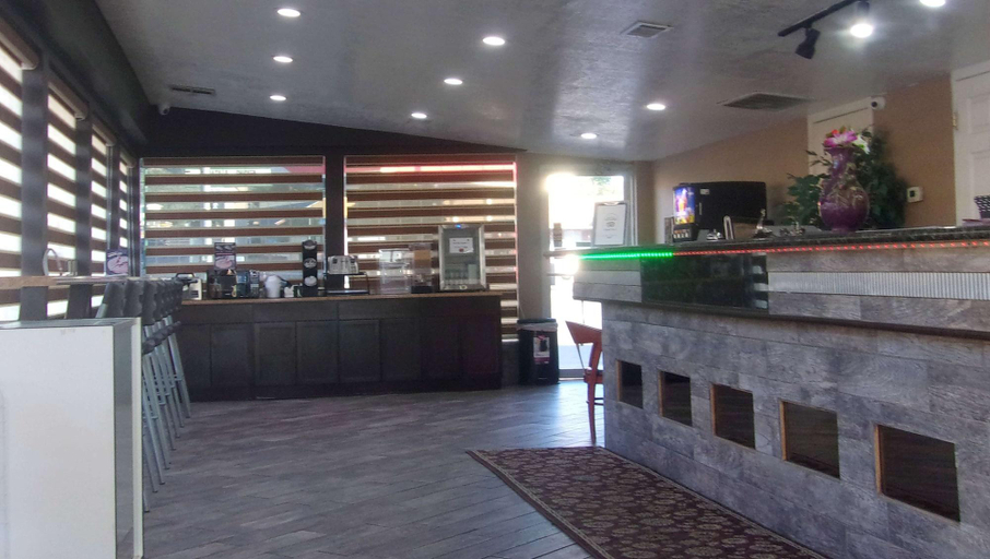 Public Area 3, Mountain Star Inn, Iron