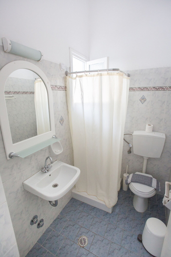 Bathroom 3, Louiza Hotel, South Aegean