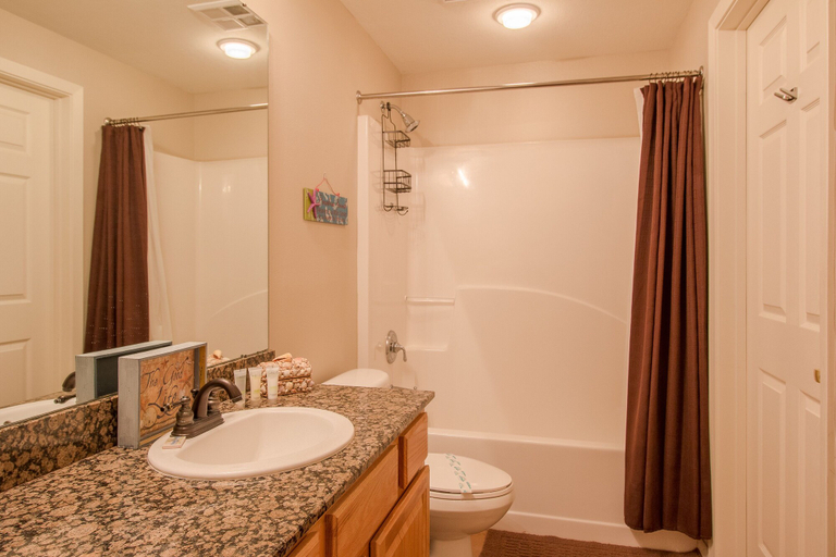Bathroom 5, Legacy I 808, Harrison