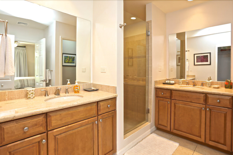 Bathroom 4, Pacifico L1002 Keeling, Carrillo