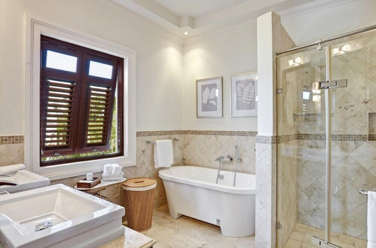 Bathroom, Claridges 10