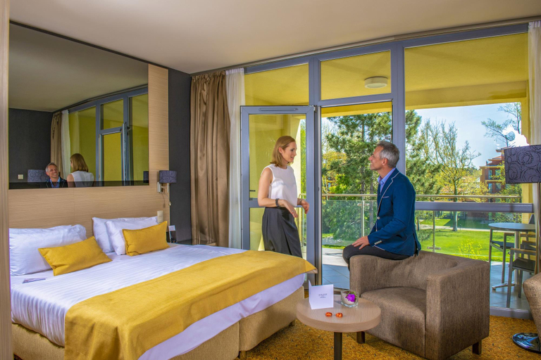Bedroom 4, Hotel Azur, Siófok