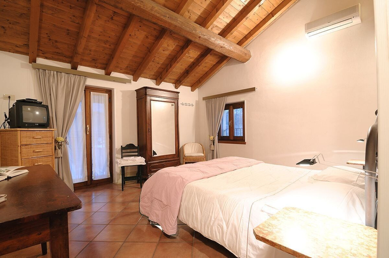 Bedroom 4, Agriturismo Tenuta Le Sorgive, Mantua