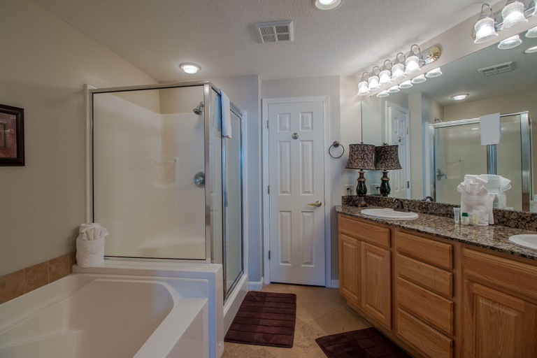 Bathroom 5, Legacy I 808, Harrison