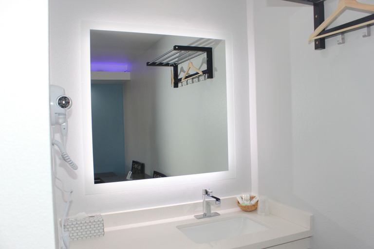 Bathroom 3, DAY N NIGHT INN - Near Universal Studios Hollywood, Los Angeles