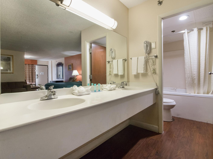 Bathroom 4, Mountain Vista Inn & Suites, Sevier
