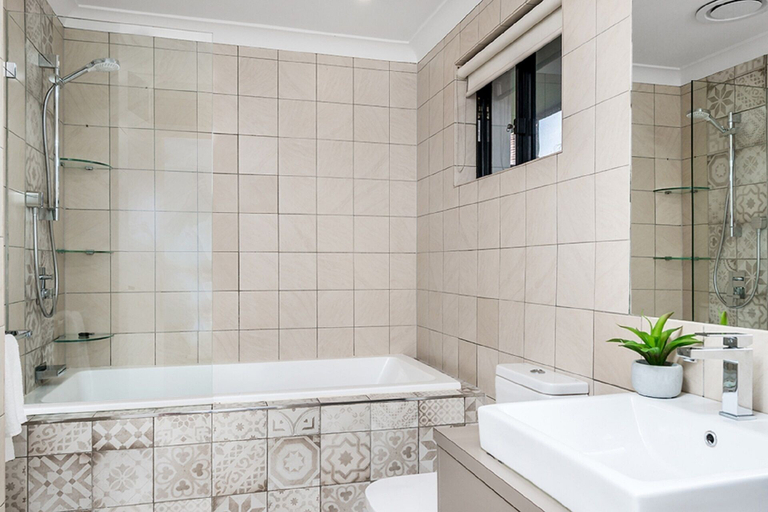 Bathroom 3, Your Luxury Escape - Byron at Clarkes, Byron