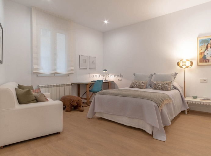 Bedroom 2, General Martinez Campos, Madrid