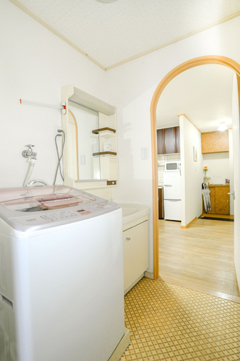Bathroom 3, Nipponbashi Super House, Osaka