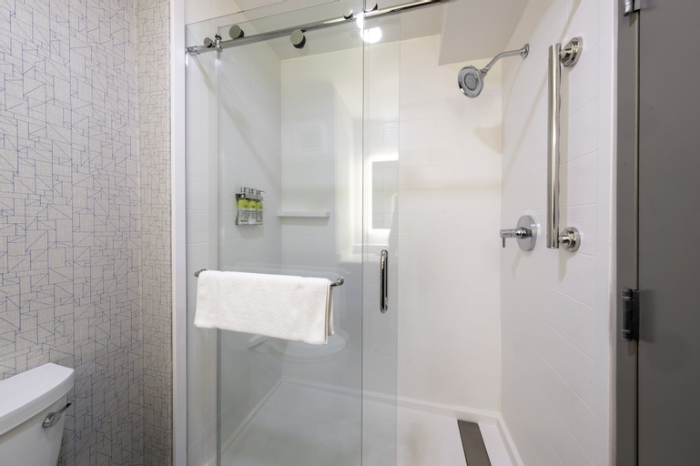 Bathroom 18