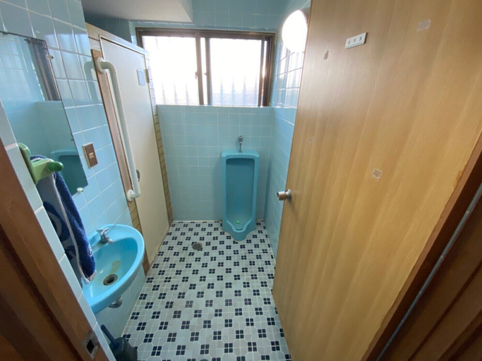 Bathroom 4, Mutsumiya Ohkawa, Ishigaki