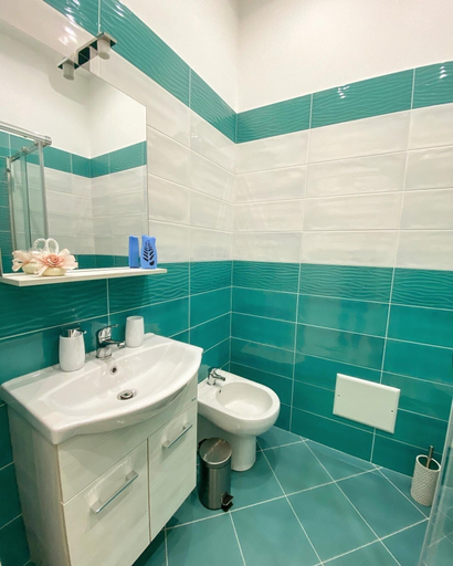 Bathroom 5, Il Vicoletto, Napoli