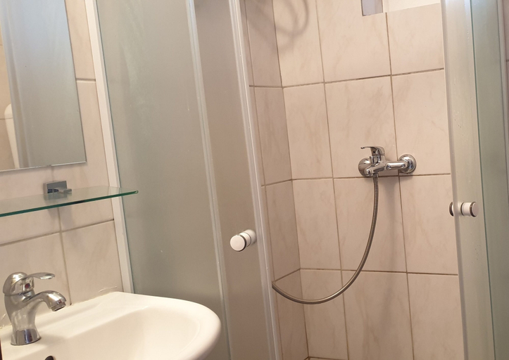 Bathroom 5, Adriatik pansion and apartments