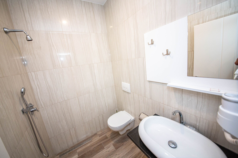 Bathroom 5, Hotel Kojku, Durrësit