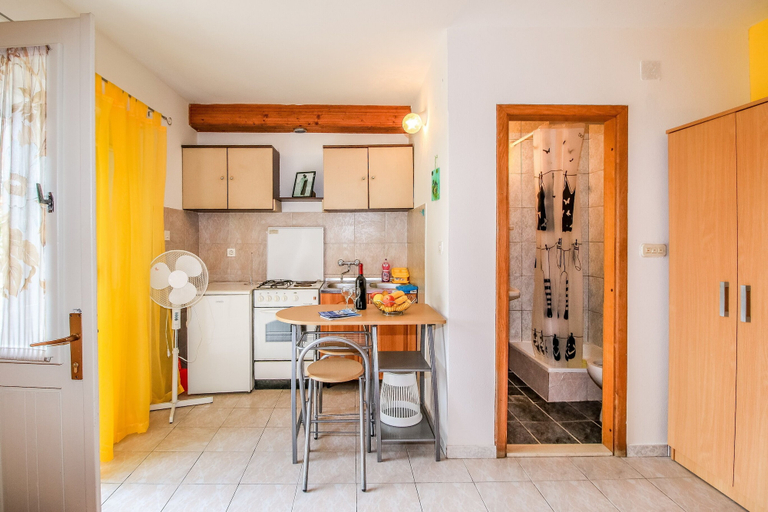 Others 5, Apartments Ivana, Trpanj