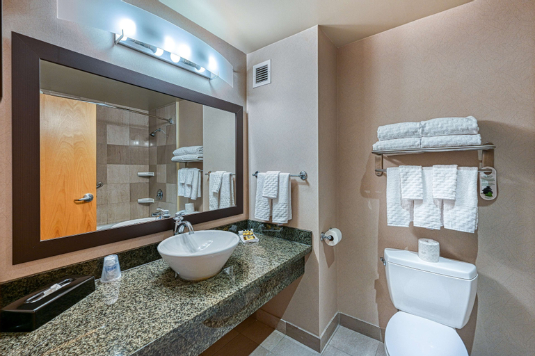 Bathroom 23