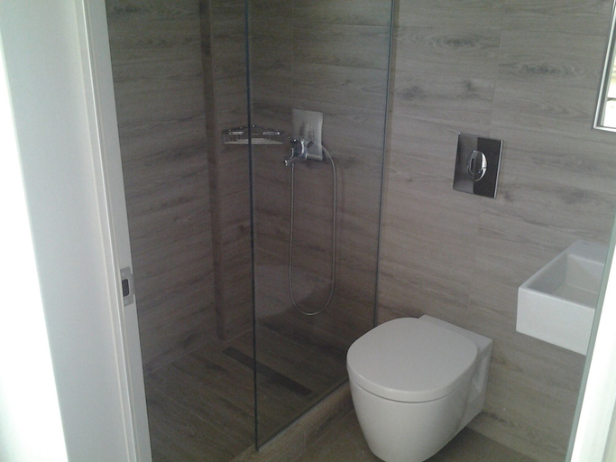 Bathroom 5, Lola's Hotel, Crete