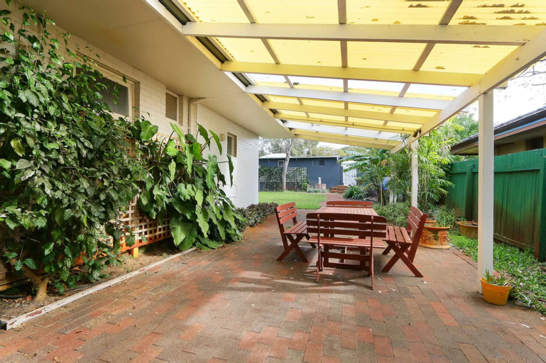Spacious 5 Bed Home Close To Cottesloe Beach, Nedlands
