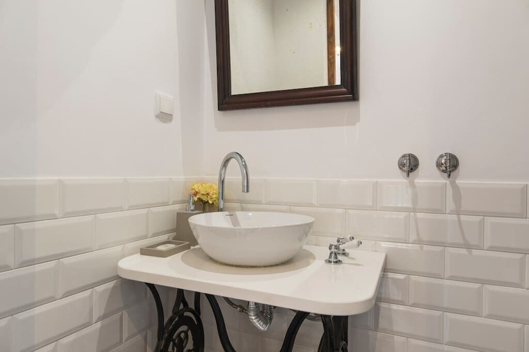 Bathroom 3, Sunny Studio in City Center, Lisbon