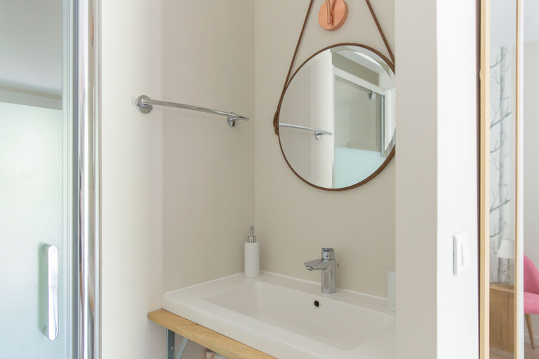 Bathroom 5, Le Mas des Alexandrins, Gard