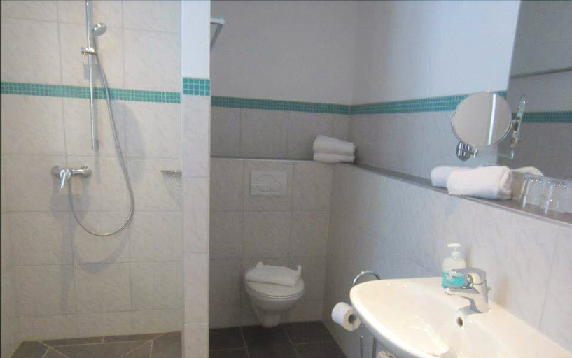 Bathroom, Hotel DAH-Inn, Dachau