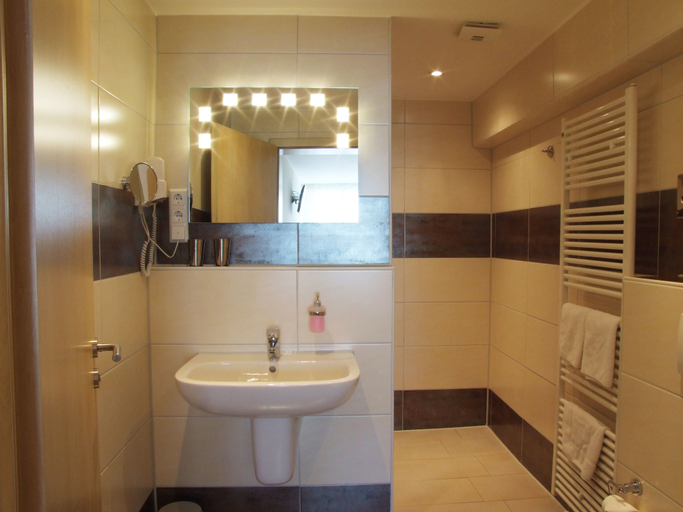 Bathroom 5, Boutique Hotel Wolfsburg, Wolfsburg